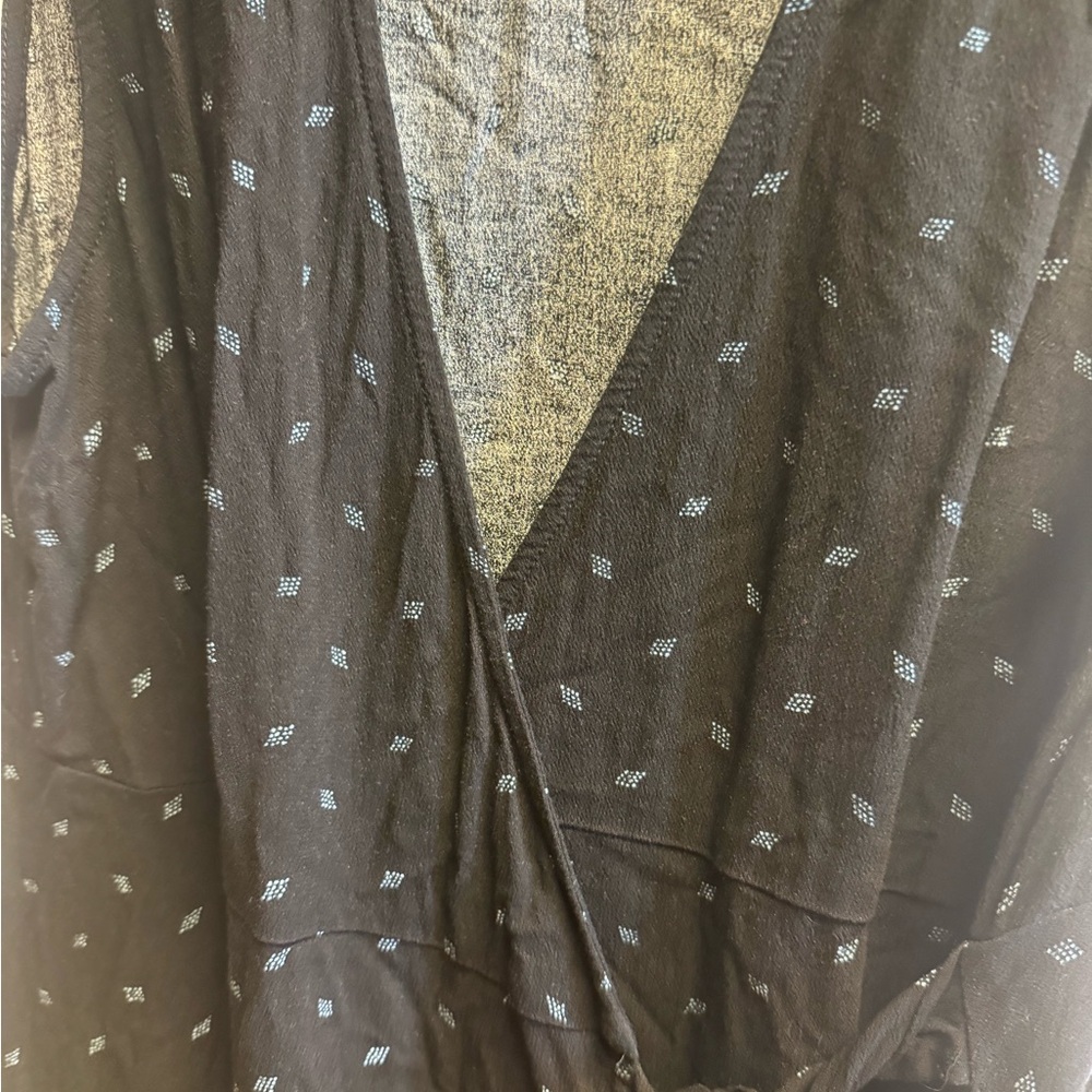 Black Sleeveless Wrap‎ Dress - Picture 3 of 7